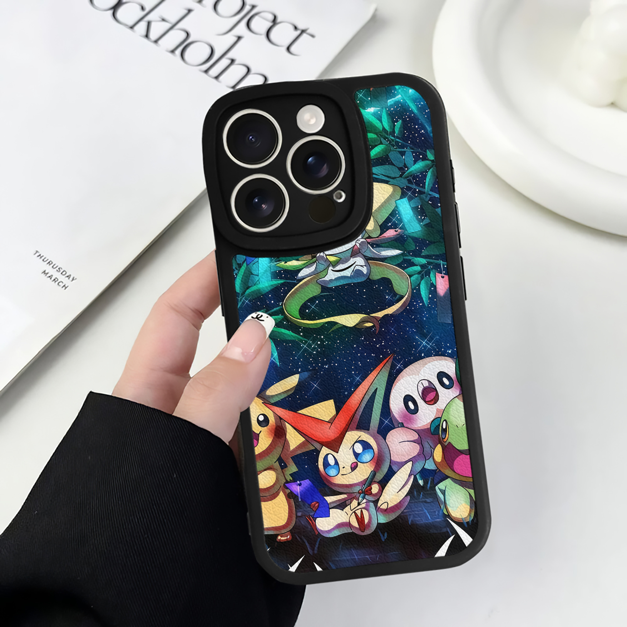 （画像用） ポケットモンスター Pokémon 【iPhone 16シリーズ対応】シリコンスマホケース（レザー調） 材質：シリコン